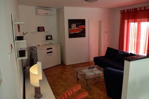 Aurelia Apartment