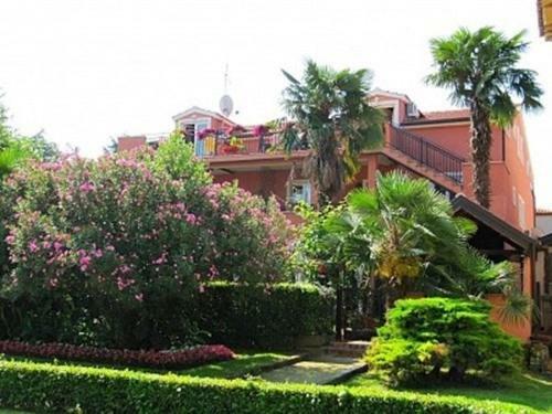 Two-bedroom Apartment In Novigrad Viii