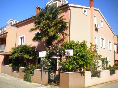 Two-bedroom Apartment In Novigrad Viii