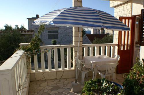 Apartments By The Sea Rogoznica - 4313