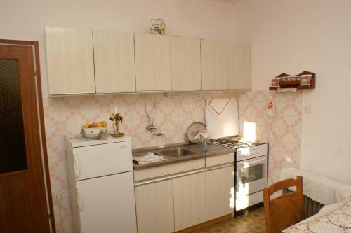 Apartments By The Sea Rogoznica - 4313
