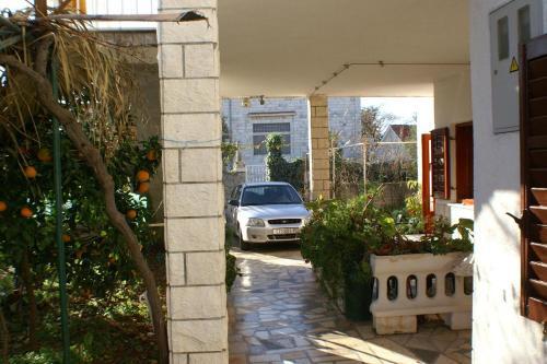 Apartments By The Sea Rogoznica - 4313