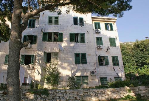 Apartments By The Sea Omis - 2806