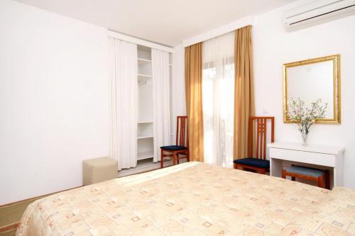Apartments By The Sea Hvar - 4591