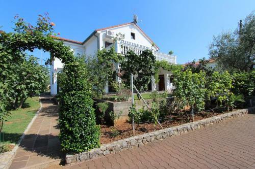 Apartment In Malinska 20