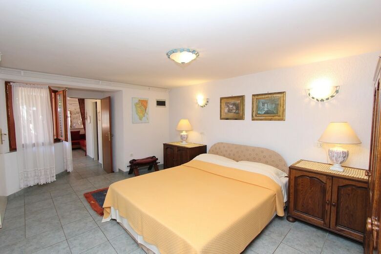 Hostal Apartments Villa Lucu