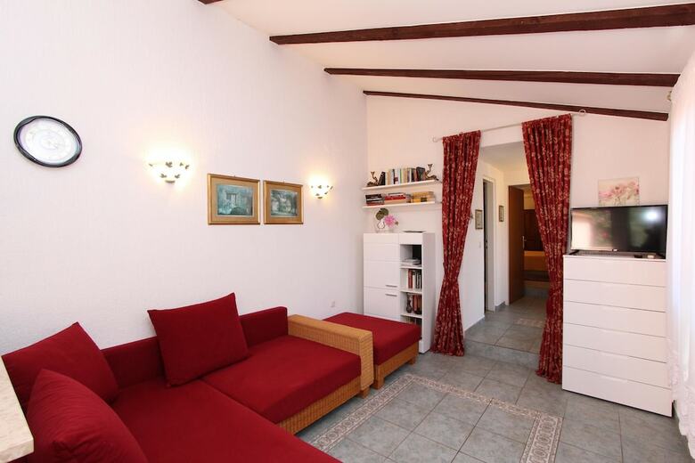 Hostal Apartments Villa Lucu