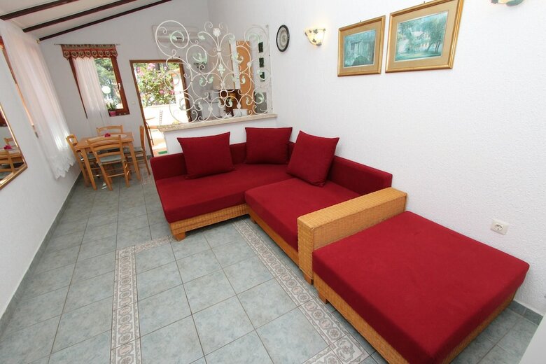 Hostal Apartments Villa Lucu
