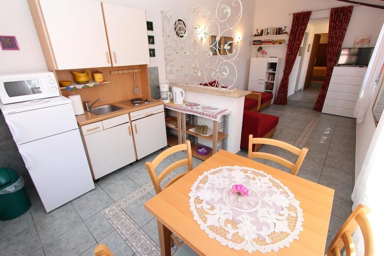 Hostal Apartments Villa Lucu