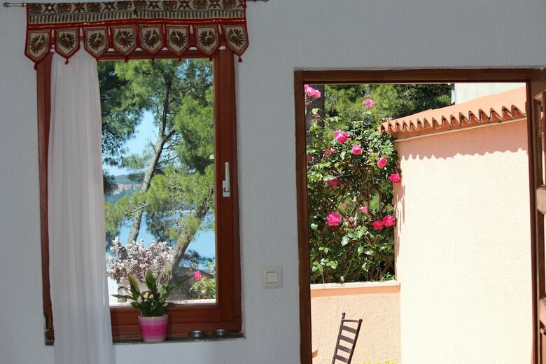 Hostal Apartments Villa Lucu