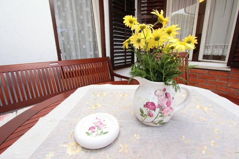 Hostal Apartments Villa Lucu