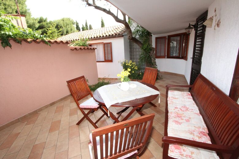 Hostal Apartments Villa Lucu
