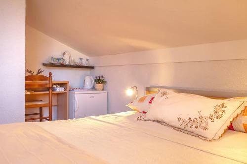 Hostal Double Room Njivice 5362b