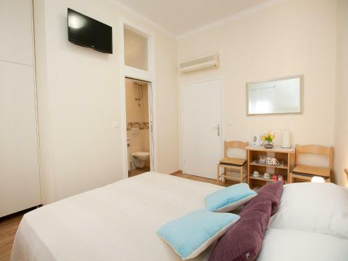 Hostal Apartment And Rooms Cvita