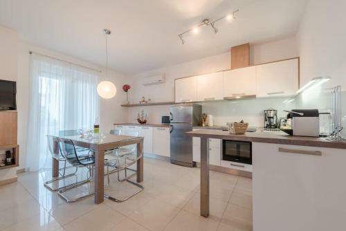 Apartments Villa Maelise