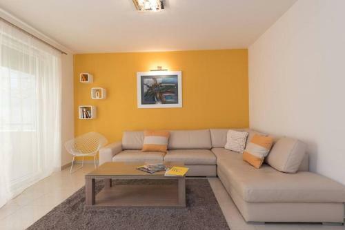 Apartments Villa Maelise