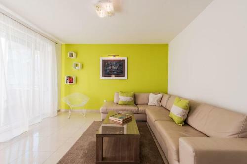 Apartments Villa Maelise