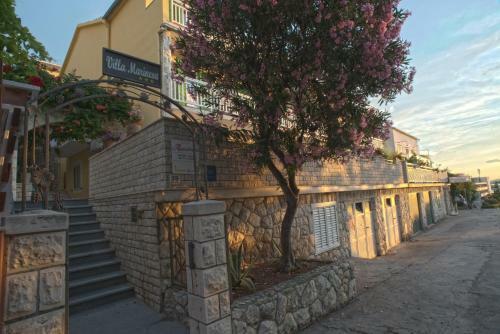 Apartamentos Villa Marinesa