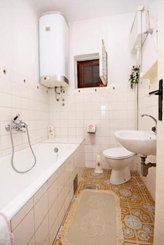 Holiday Apartments Supetar (brac) - 6047
