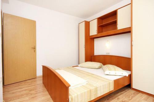 Apartment Drvenik Donja Vala 6701b