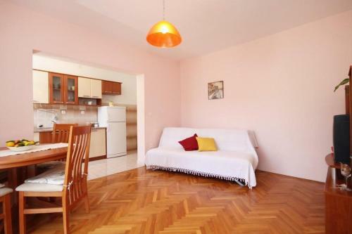 Apartments With A Parking Space Slatine (ciovo) - 8658