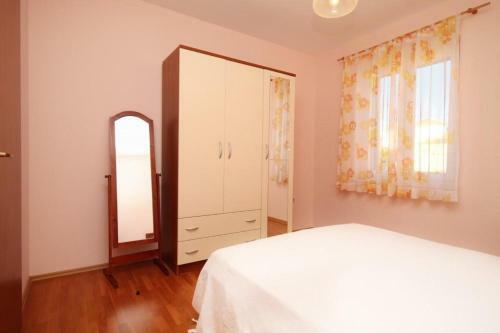 Apartments With A Parking Space Slatine (ciovo) - 8658