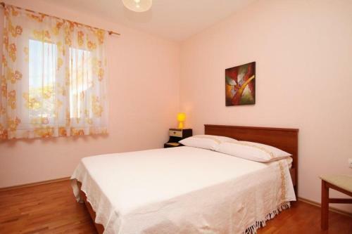 Apartments With A Parking Space Slatine (ciovo) - 8658