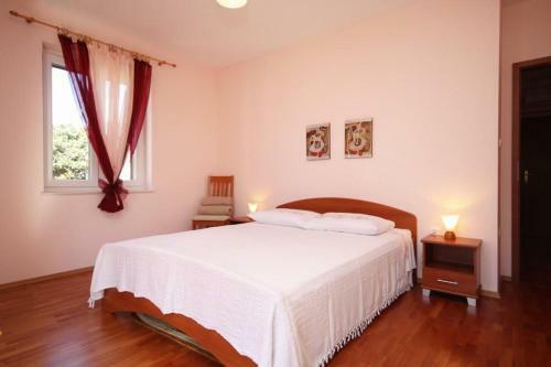 Apartments With A Parking Space Slatine (ciovo) - 8658