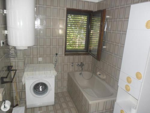 Apartments By The Sea Rogoznica - 11425