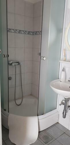 Hostal Rooms & Apartments Semi?