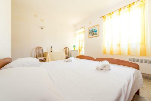 Hostal Guesthouse Ava