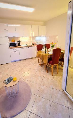 Apartment Karamarko