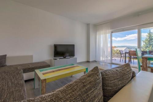Two-bedroom Apartment In Dramalj XV