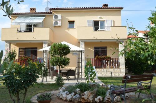 Apartment Gr?ini? 298