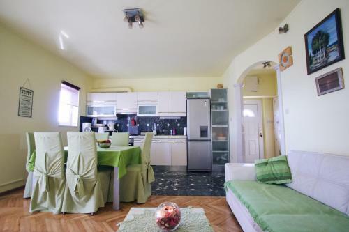 Apartment Mimoza 4
