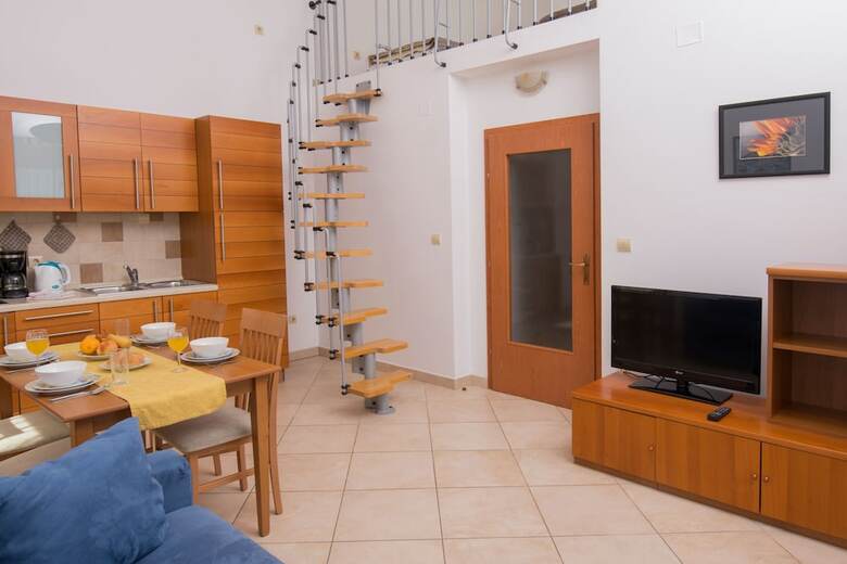 Apartments Flora