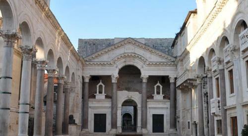 Apartamentos De Caris Palace
