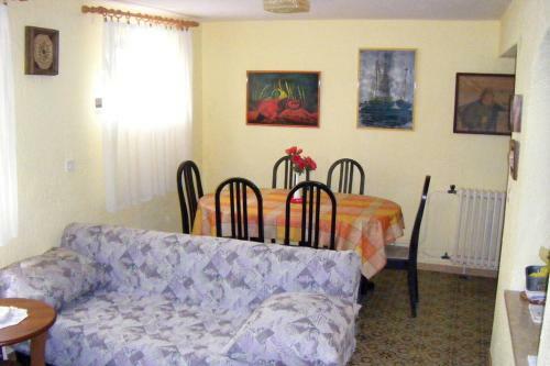 Apartment Njivice 410a