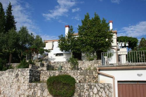 Apartment Njivice 410a