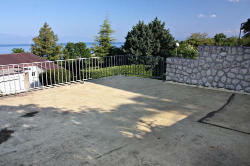 Apartment Njivice 410a