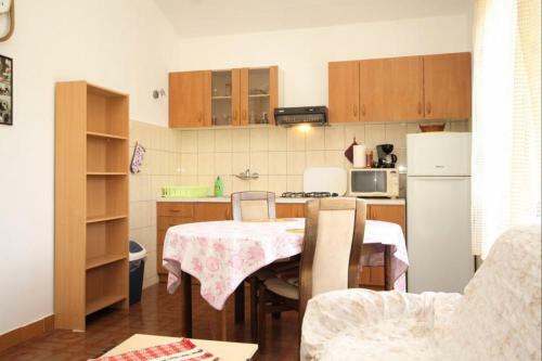 Apartment Mali Losinj 8027a
