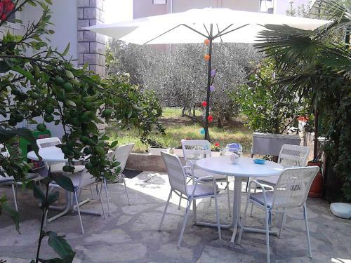House Danica Apartments & Rooms