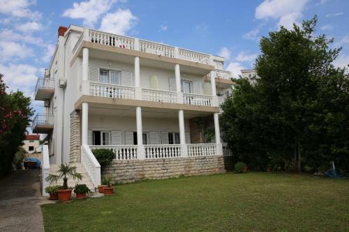 Hostal Guesthouse Villa Kolonada