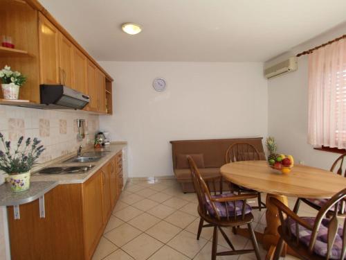 Apartment Malinska, Krk 13