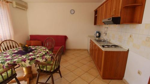 Apartment Malinska, Krk 13
