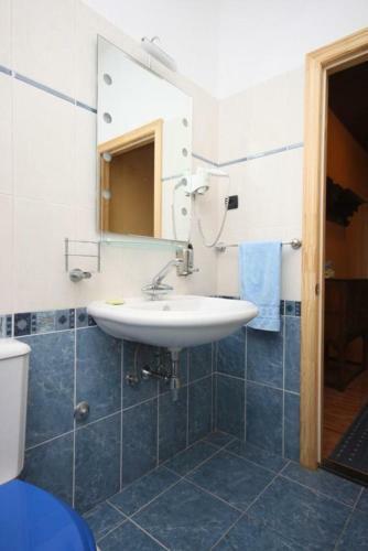 Holiday Home Makarska 6879