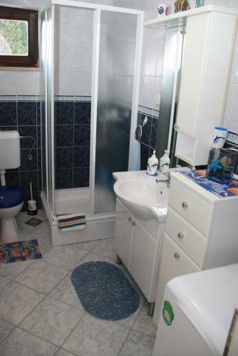 Apartments By The Sea Mirca (brac) - 2902