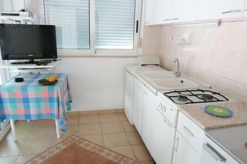 Apartments By The Sea Omis - 2823