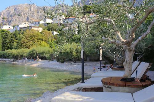 Apartments By The Sea Omis - 2823