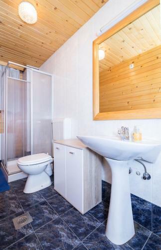 Hostal Holiday Home Kersnik